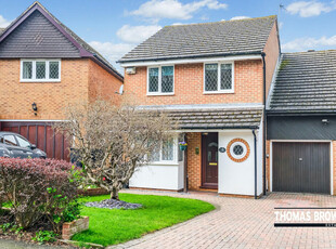 4 bedroom detached house for sale in Woodside, Chelsfield, Orpington, BR6