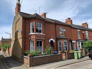 4 bedroom end of terrace house for sale in Cambridge Street, Wolverton, Milton Keynes, MK12
