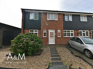 4 bedroom end of terrace house for sale in Lambs Meadow, Woodford Green, IG8