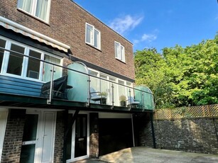 4 bedroom end of terrace house for sale in Old Portsmouth, PO1