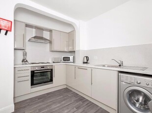 4 bedroom flat for rent in Brougham Street, Tollcross, Edinburgh, EH3