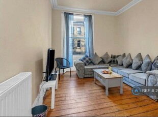 4 bedroom flat for rent in Great Junction Street, Edinburgh, EH6