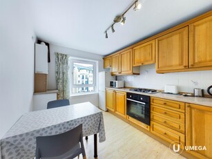 4 bedroom flat for rent in Holyrood Road, Holyrood, Edinburgh, EH8