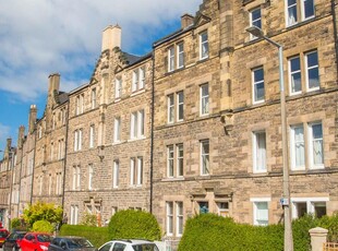 4 bedroom flat for sale in Royal Park Terrace, Edinburgh, EH8