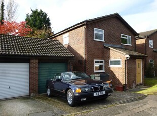 4 bedroom house for rent in Benson Close, Reading, RG2