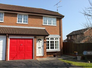 4 bedroom semi-detached house for rent in Calcot, Reading, RG31