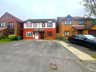 4 bedroom semi-detached house for rent in Hulton Close, Southampton, Hampshire, SO19