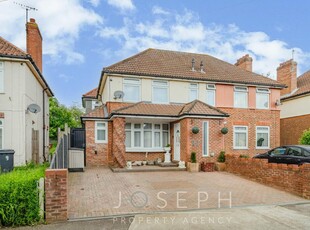 4 bedroom semi-detached house for sale in Burns Road, Ipswich, IP1