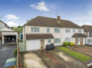 4 bedroom semi-detached house for sale in Chamberlain Avenue, Maidstone, ME16