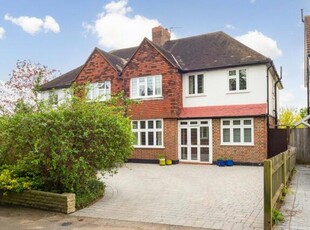 4 Bedroom Semi-detached House For Sale In Cheam, Sutton