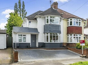 4 bedroom semi-detached house for sale in Chestnut Avenue, West Wickham, BR4