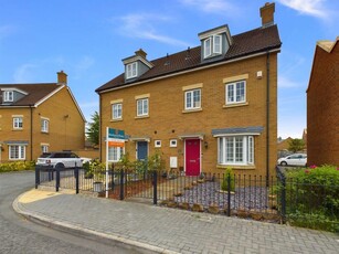 4 bedroom semi-detached house for sale in Chestnut Road, Brockworth, Gloucester, GL3