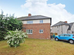 4 bedroom semi-detached house for sale in Collie Road, Bedford, Bedfordshire, MK42