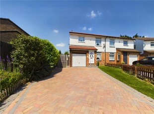 4 bedroom semi-detached house for sale in Hatfield Court, Calcot, Reading, Berkshire, RG31