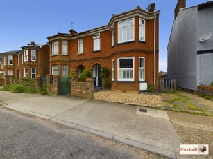 4 bedroom semi-detached house for sale in Hatfield Road, Ipswich, IP3