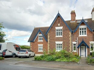 4 bedroom semi-detached house for sale in Jenny Brough Lane, Hessle, HU13