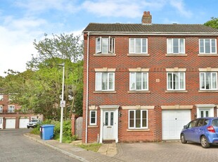 4 bedroom semi-detached house for sale in Lime Kiln Mews, Norwich, NR3