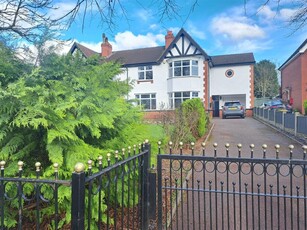 4 bedroom semi-detached house for sale in The Oval, Bessacarr, Doncaster, DN4