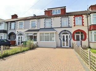 4 bedroom terraced house for sale in Chatsworth Avenue, Cosham, PO6