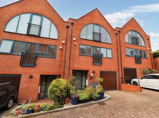 4 bedroom town house for sale in Cordage Court, Lincoln, LN1