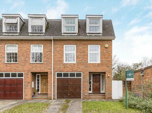 4 Bedroom Town House For Sale In Hatfield