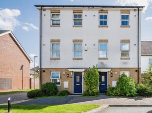 4 bedroom town house for sale in Sheep Way, Redhouse Park, MILTON KEYNES, MK14