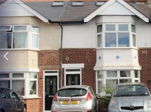 5 Bed House To Rent in Cricket Road, Cowley Road, OX4 - 589