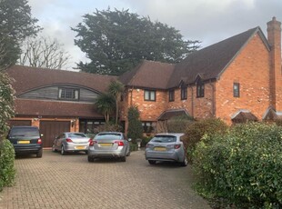 5 Bed House To Rent in Maidenhead, Berkshire, SL6 - 525