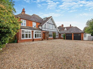 5 bedroom detached house for sale in Springfield Road, Chelmsford, Essex, CM2
