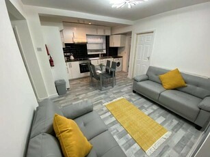 5 Bedroom Terraced House For Rent In Beeston
