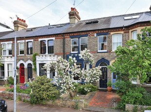 5 bedroom terraced house for sale in Kimberley Road, Cambridge, CB4