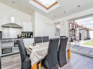 5 bedroom terraced house for sale in Oakwood Road, Portsmouth, PO2