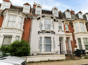 6 bedroom terraced house for sale in Auckland Road East, Southsea, PO5
