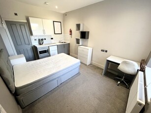 Studio flat for rent in Dogsthorpe Road, Room 5, Peterborough, PE1