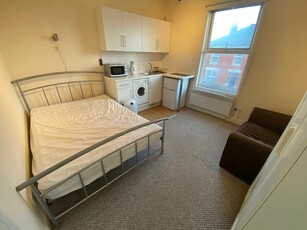 Studio flat for rent in Flat 5, Kirby Road, Earlsdon, Coventry., CV5