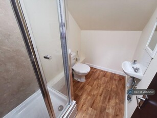 Studio flat for rent in High Street, Doncaster, DN5