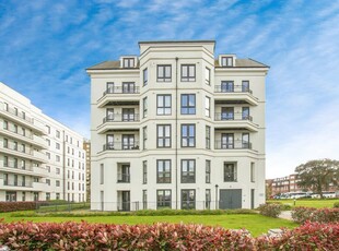 Studio flat for sale in West Cliff Road, Bournemouth, Dorset, BH2