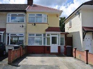 2 bedroom end of terrace house to rent Slough, SL1 5JQ