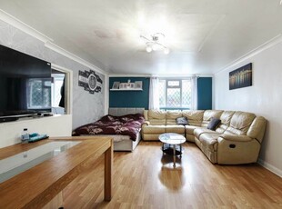 2 bedroom flat for sale Buckhurst Hill, IG9 6ET