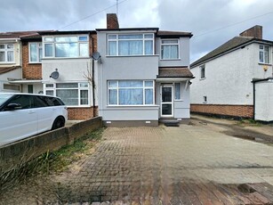 3 bedroom semi-detached house for sale Southall, UB2 5SH