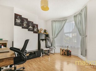 3 bedroom semi-detached house for sale Thornton Heath, CR7 8JR