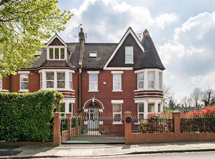 Semi-Detached House for sale with 5 bedrooms, Creffield Road, London | Fine & Country