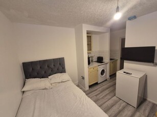 Studio flat to rent Greater London, HA3 9TP