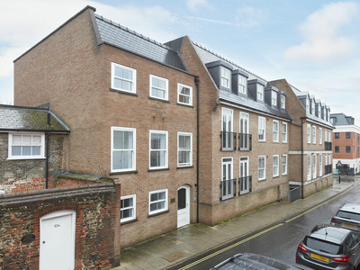 2 bedroom penthouse for sale in Bury St Edmunds, Suffolk, IP33