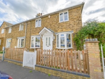 Great North Road, HATFIELD - 3 bedroom semi-detached house