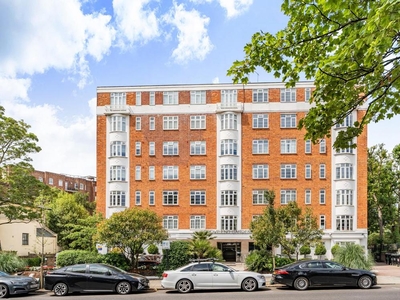 2 bedroom Flat for sale in Grove End Gardens, St. John's Wood NW8
