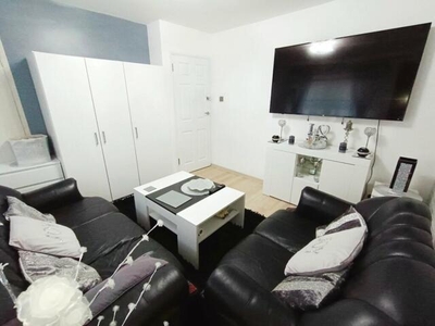 3 Bedroom Apartment For Sale In Leeds, West Yorkshire