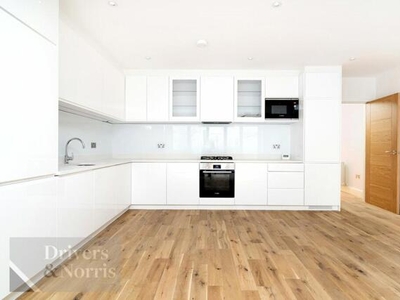 3 Bedroom Apartment For Sale In Stroud Green, London