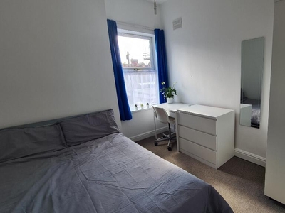 5 bedroom terraced house for rent in Seaford Street, Shelton, Stoke-On-Trent, ST4