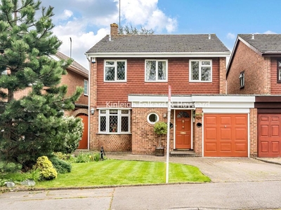 4 bedroom House for sale in Buckingham Close, Orpington BR5